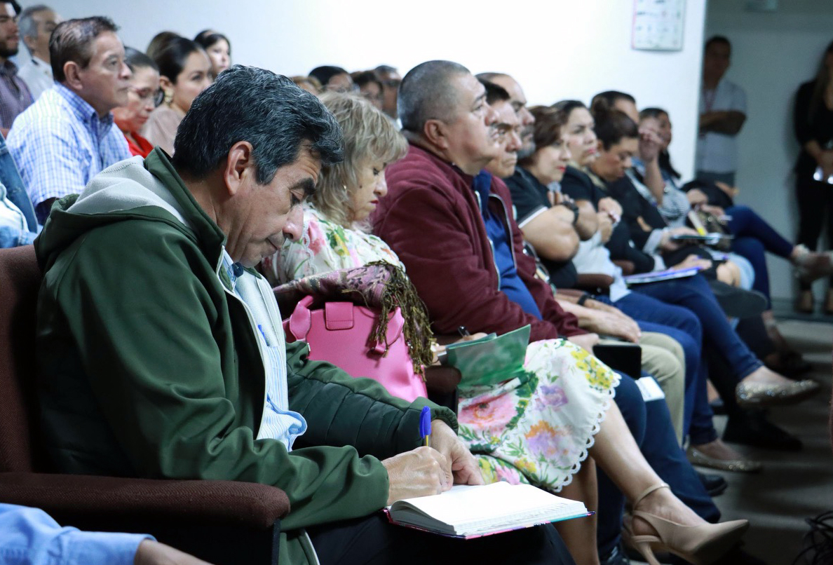 IEXE Universidad impulsa la profesionalización de servidores públicos en Veracruz con conferencia magistral